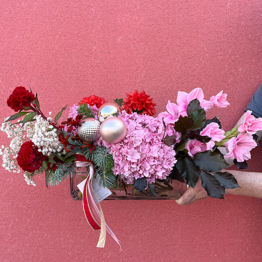 Christmas flower table centrepiece in pink and red colours