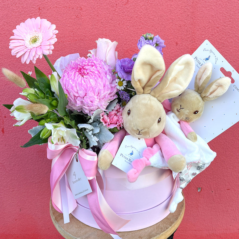 new born baby girl flower gift hamper